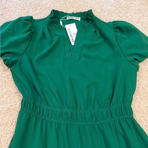 Dresses & Skirts - Green Maxi Dress